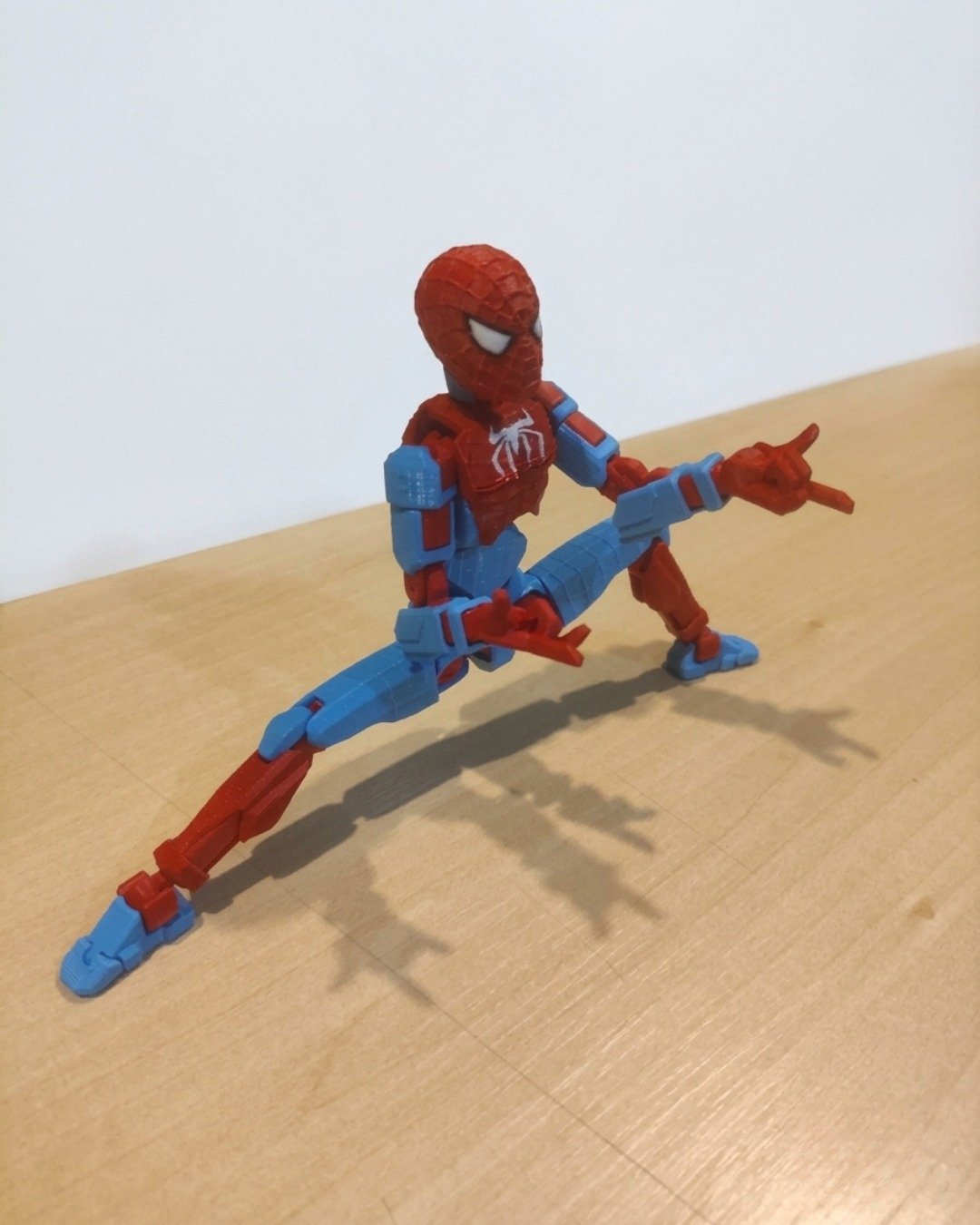 Dummy, boneco articulado Homem Aranha impresso em 3D